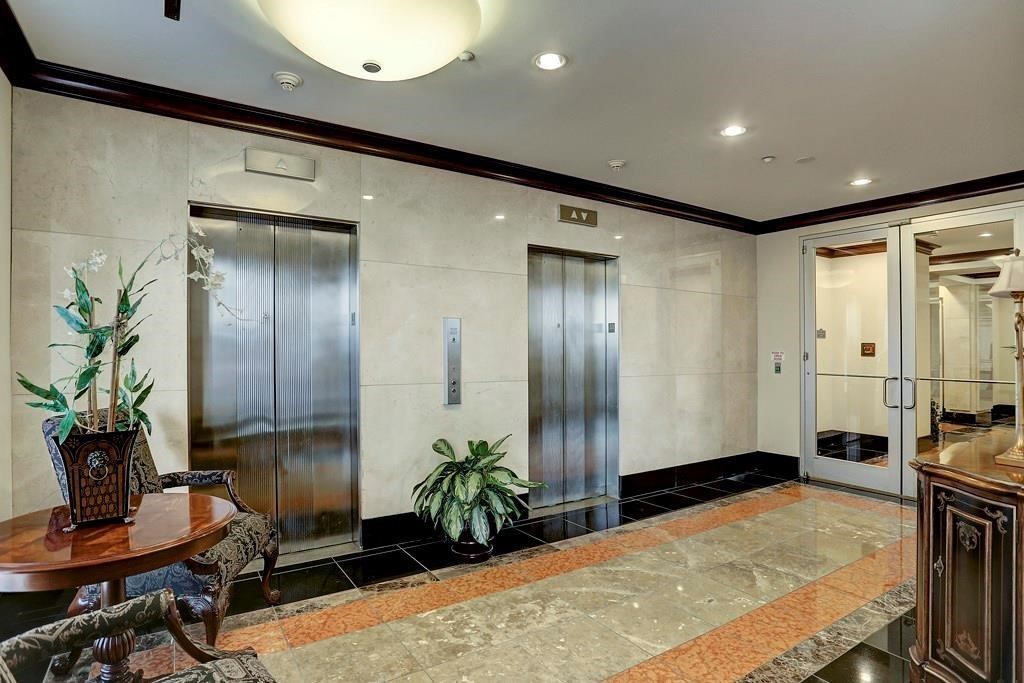 914 Main Street, Unit 704 Houston, TX 77002 - Photo 19 of 22 a lobby with furniture and floor to ceiling window