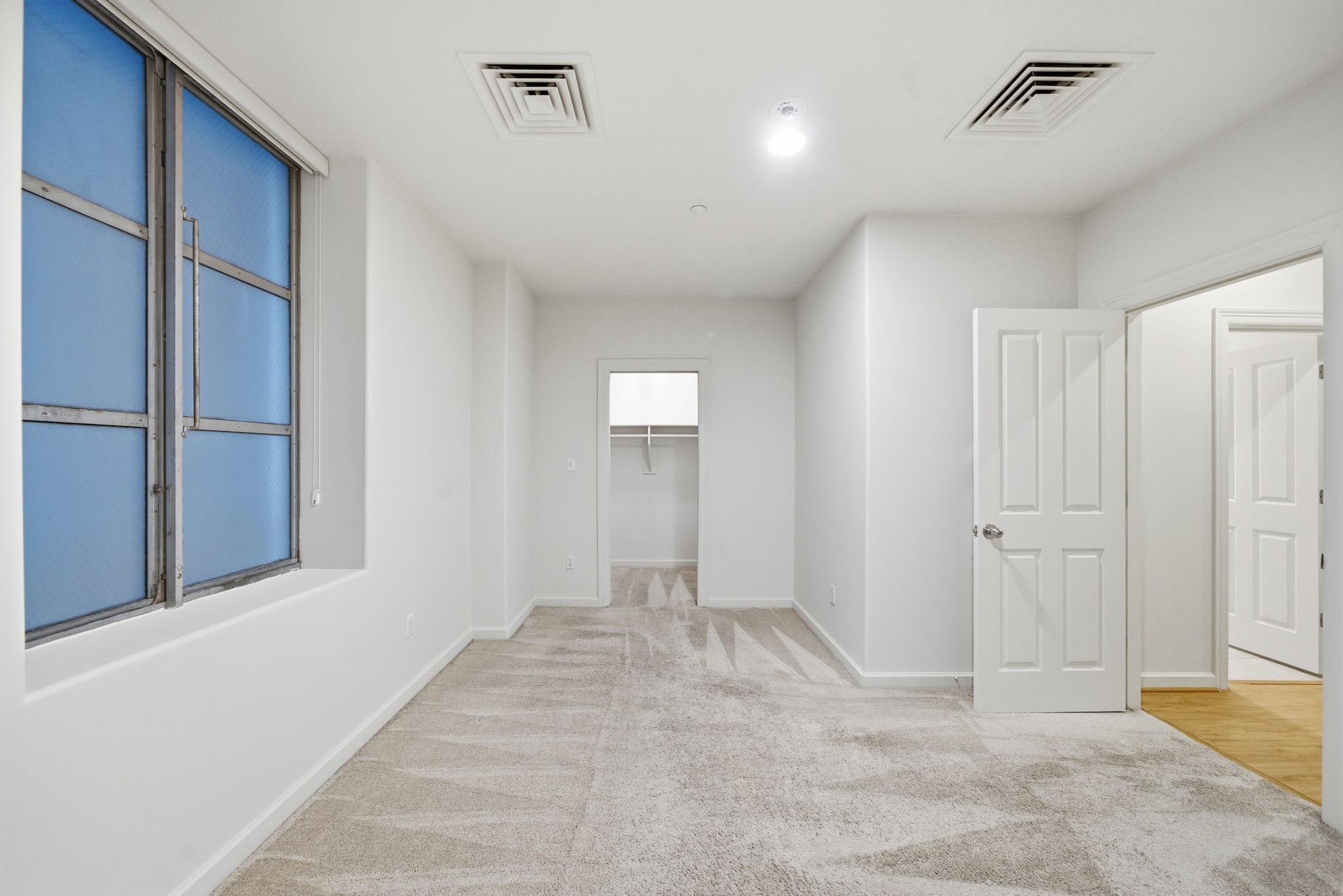 914 Main Street, Unit 704 Houston, TX 77002 - Photo 6 of 22 a view of an empty room