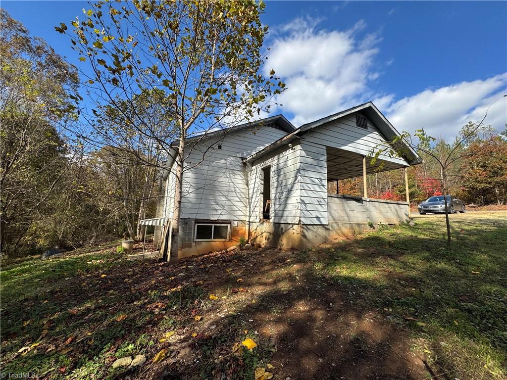 1076 Clingman Road Ronda, NC 28670 - Photo 4 of 15 Gallery Image 4