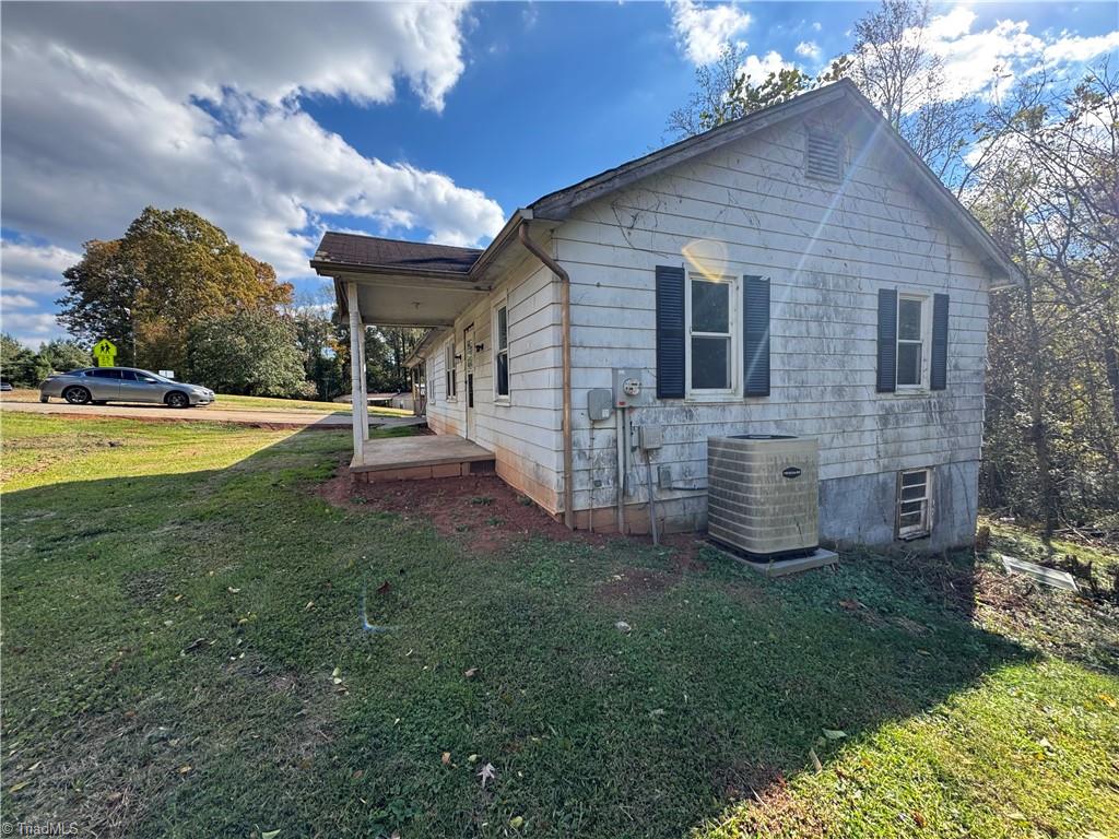 1076 Clingman Road Ronda, NC 28670 - Photo 5 of 15 Gallery Image 5