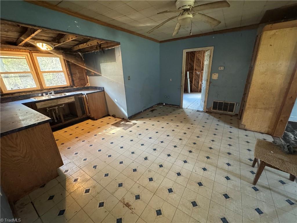 1076 Clingman Road Ronda, NC 28670 - Photo 9 of 15 Gallery Image 9