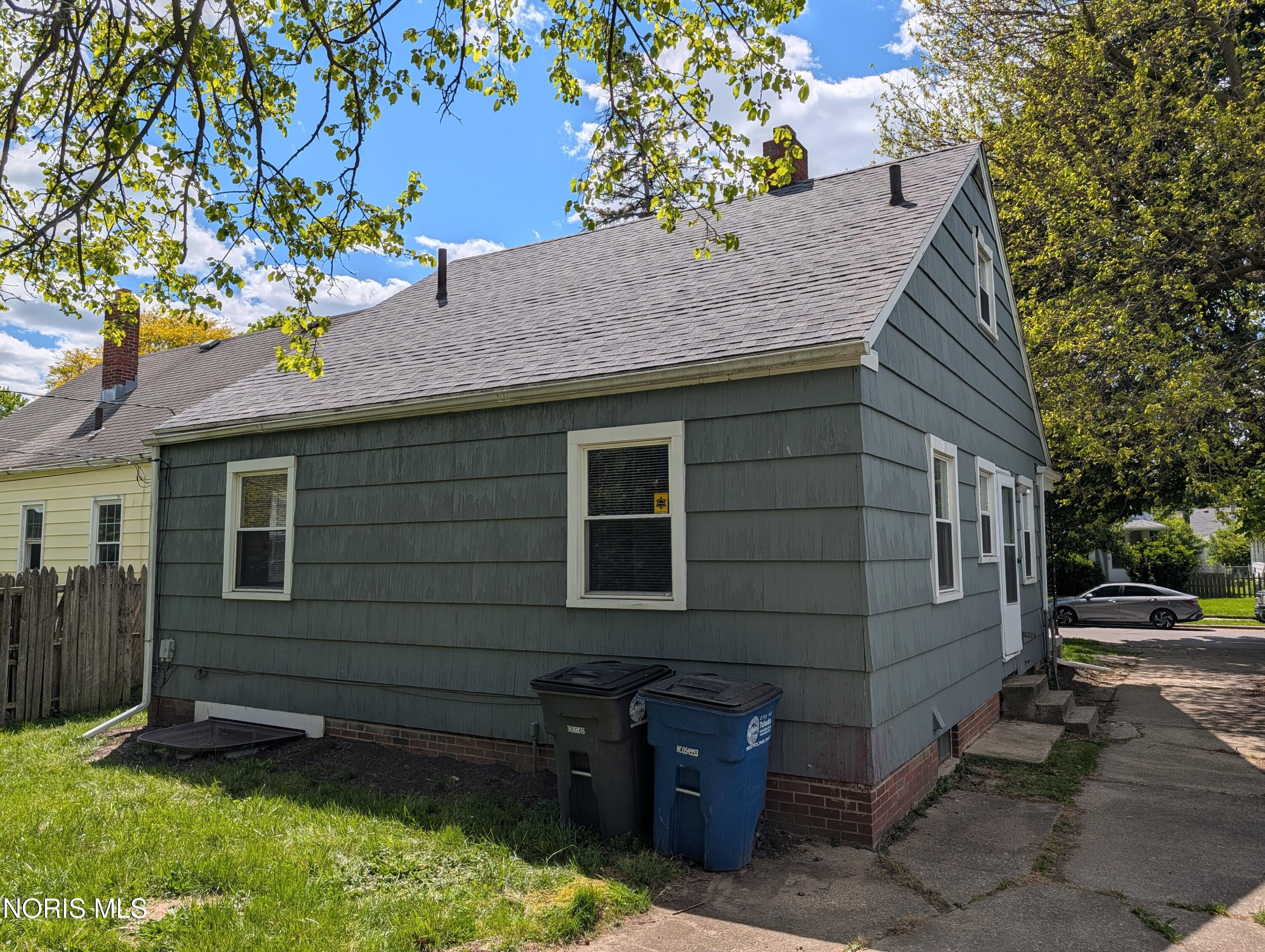 1706 Perth Street Toledo, OH 43607 - Photo 3 of 26 PXL_20260514_185414167.MP