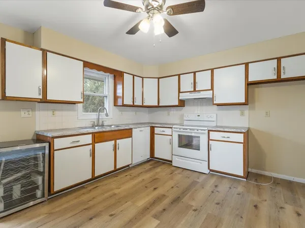 $230,000 | 8420 Bobolink Drive, Machesney Park, IL 61115