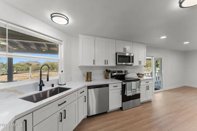 $299,000 | 23865 Coleman Drive, Congress, AZ 85332