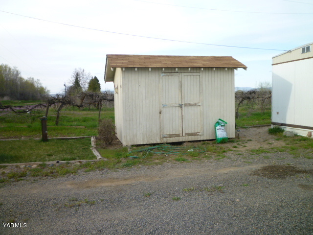 1348 Branch Road Toppenish, WA 98948 - Photo 4 of 7