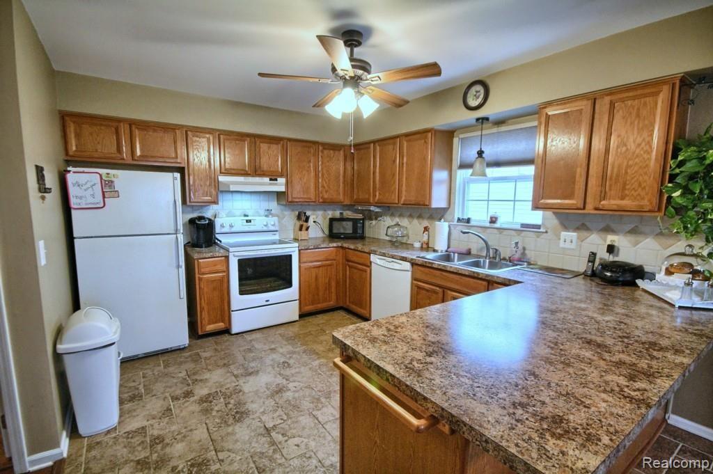 26835 Antique Road Trenton, MI 48183 - Photo 8 of 29 Kitchen.jpg