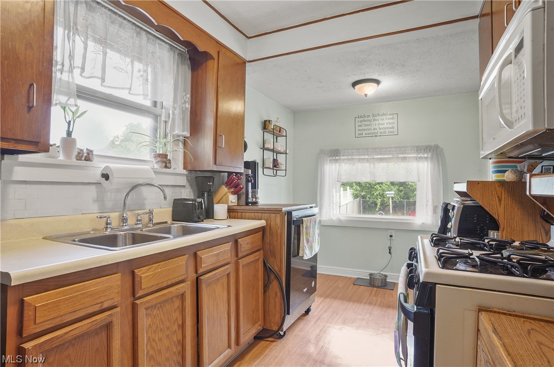 689 Brittain Road Akron, OH 44305 - Photo 9 of 29 Gallery Image 9