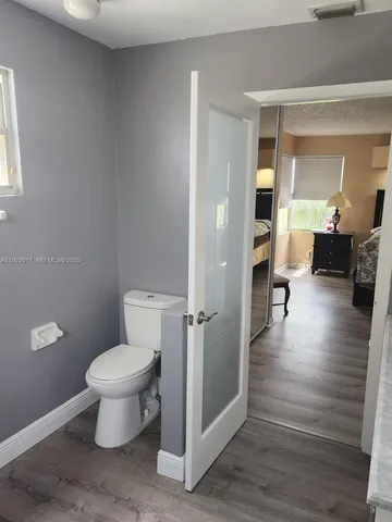 a bed room with a baby bed