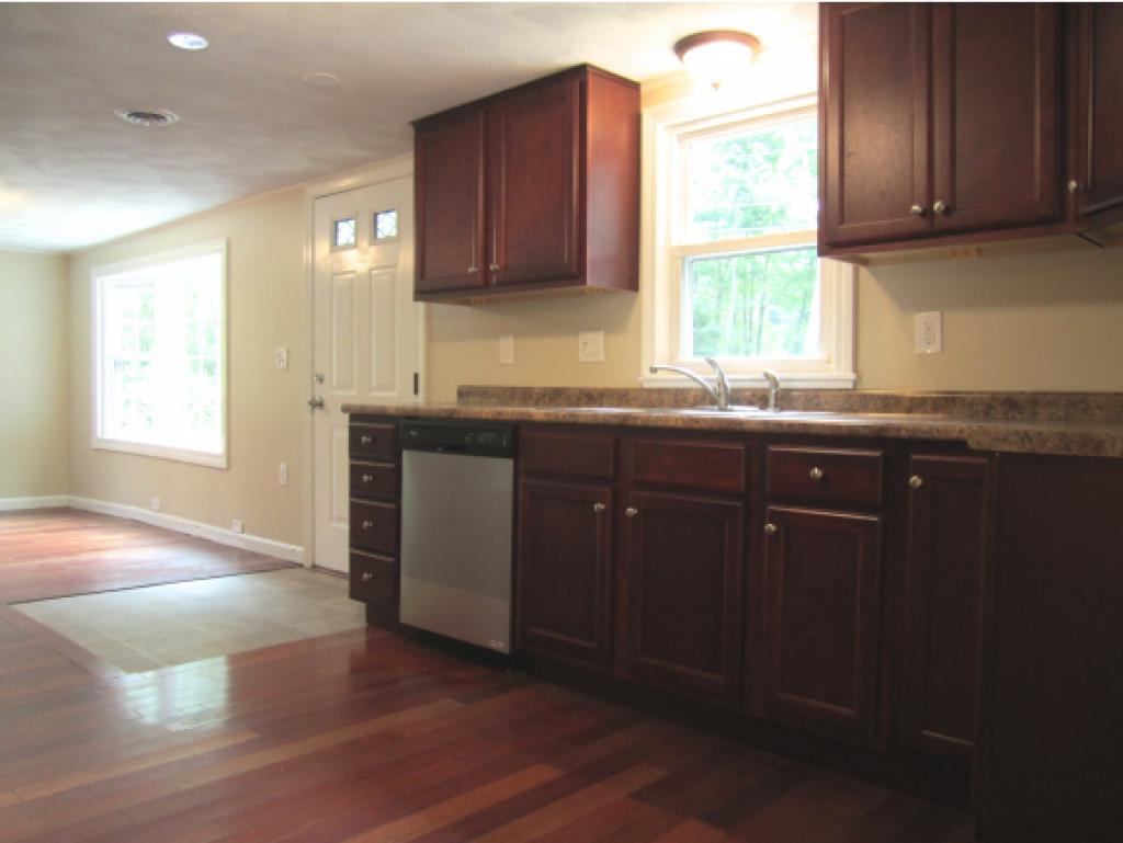 36 English Range Road Derry, NH 03038 - Photo 2 of 17