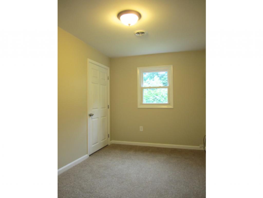 36 English Range Road Derry, NH 03038 - Photo 12 of 17