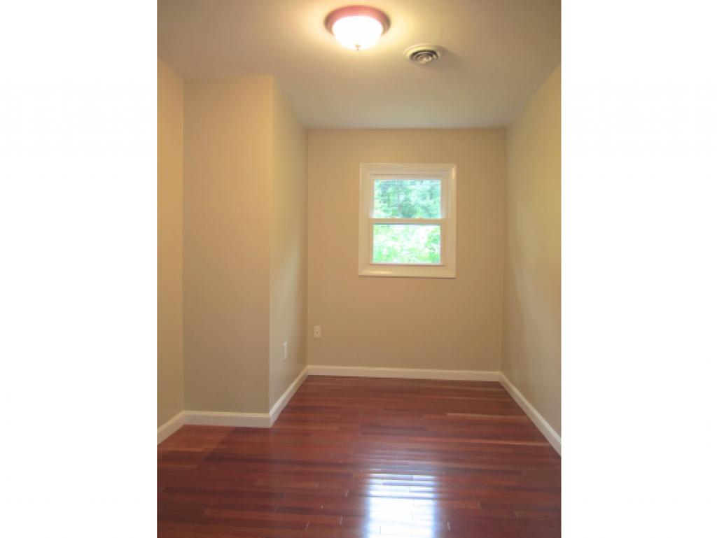 36 English Range Road Derry, NH 03038 - Photo 13 of 17