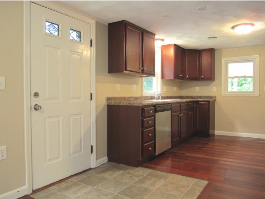 36 English Range Road Derry, NH 03038 - Photo 3 of 17