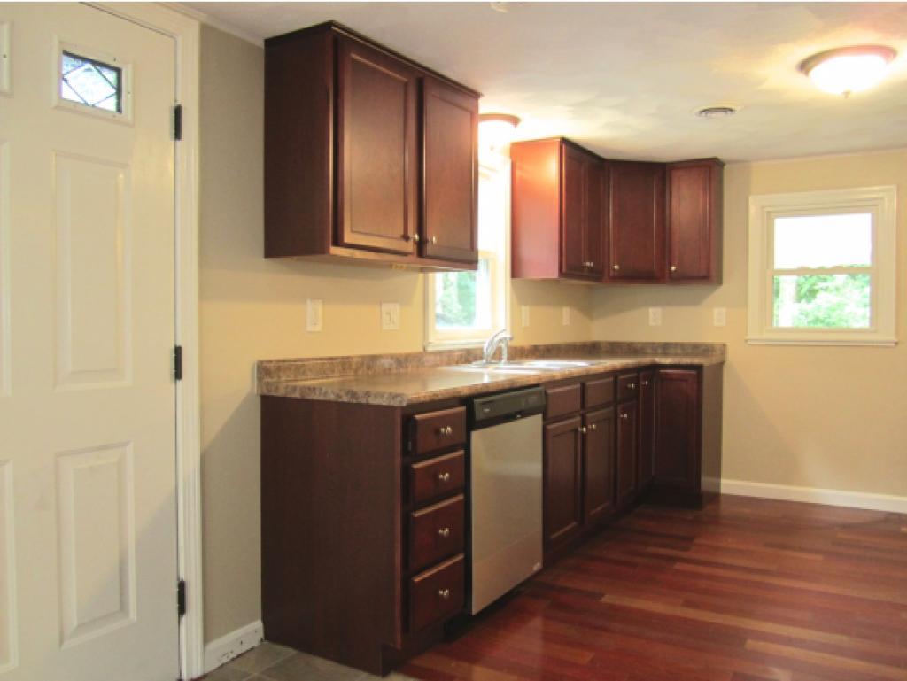 36 English Range Road Derry, NH 03038 - Photo 4 of 17