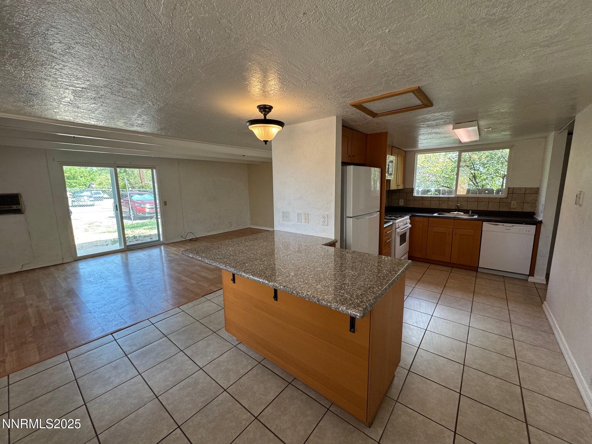 215 North Roop Street Carson City, NV 89701 - Photo 6 of 21 IMG_2182
