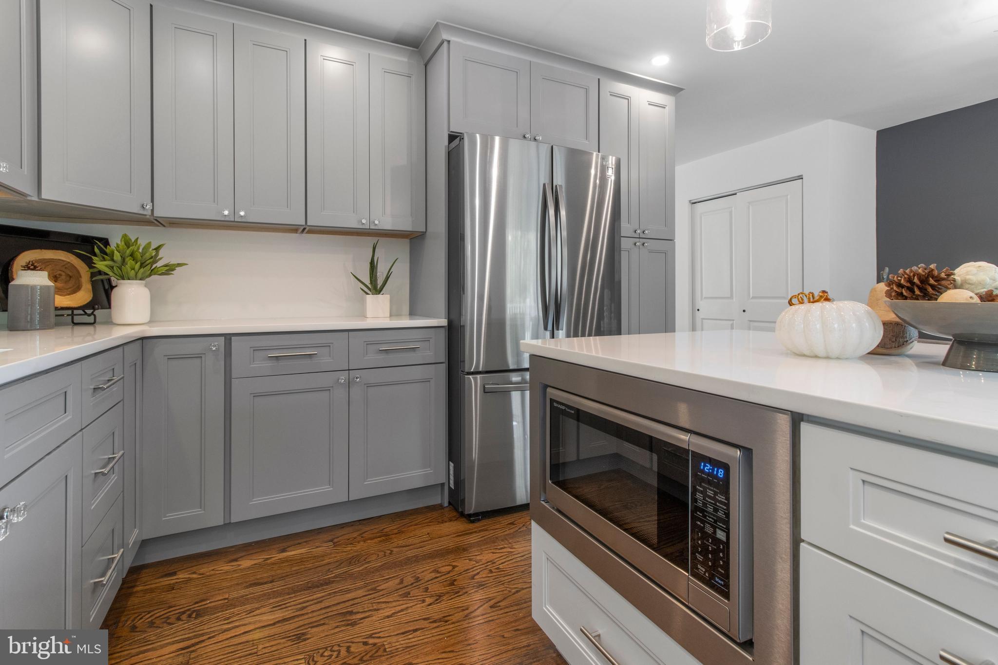 3500 Teton Road Philadelphia, PA 19154 - Photo 22 of 52 Built in microwave.