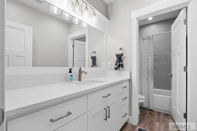 $799,000 | 4135 Hazelwood Way, Ammon, ID 83406