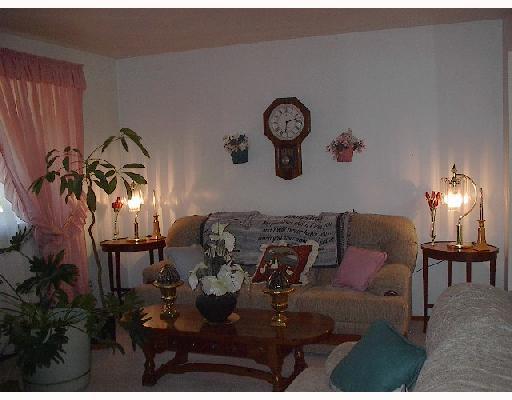 124 Kemar Drive Butler, PA 16002 - Photo 4 of 8 Living Room.