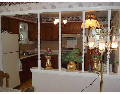 124 Kemar Drive Butler, PA 16002 - Photo 6 of 8 Kitchen.