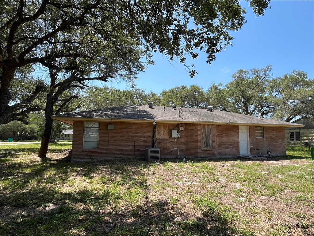 434 South 11th Street Aransas Pass, TX 78336 - Photo 16 of 16 a view of a backyard