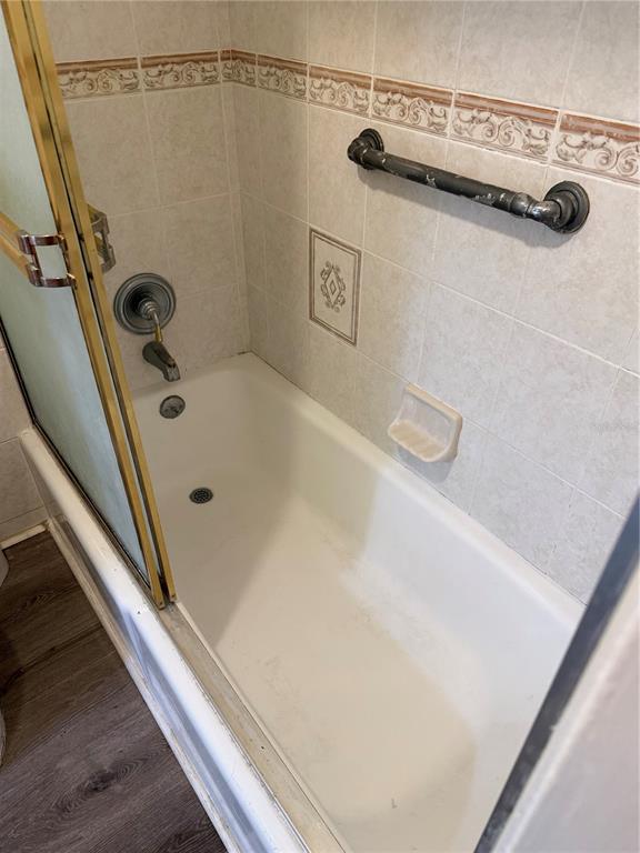 4320 Lake Underhill Road, Unit 14D2 Orlando, FL 32803 - Photo 10 of 15 a bathroom with a sink