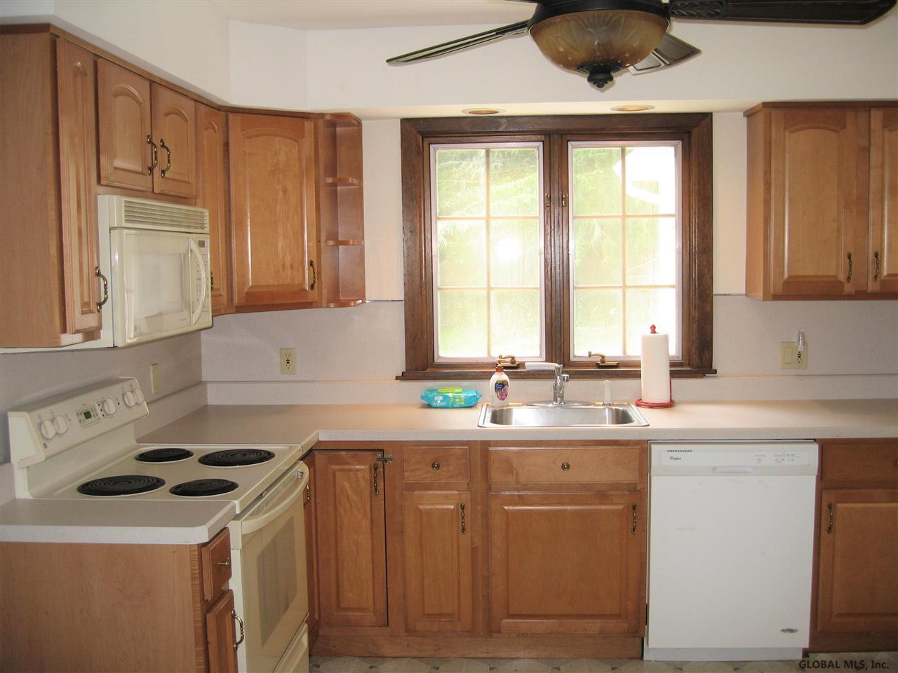 1265 Hempstead Road Niskayuna, NY 12309 - Photo 14 of 36 Photo 14