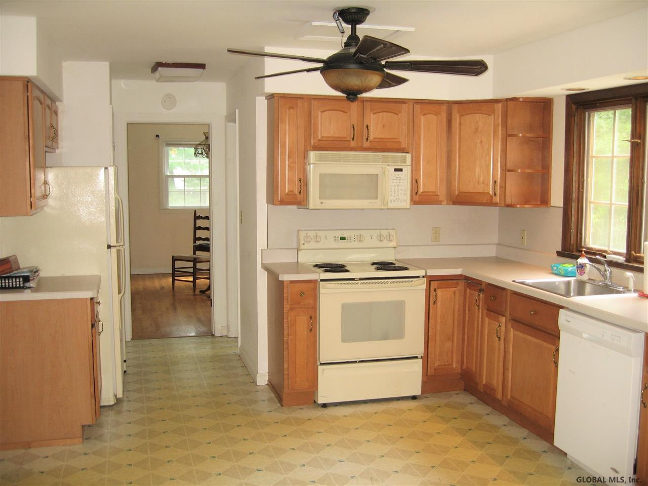 1265 Hempstead Road Niskayuna, NY 12309 - Photo 15 of 36 Photo 15