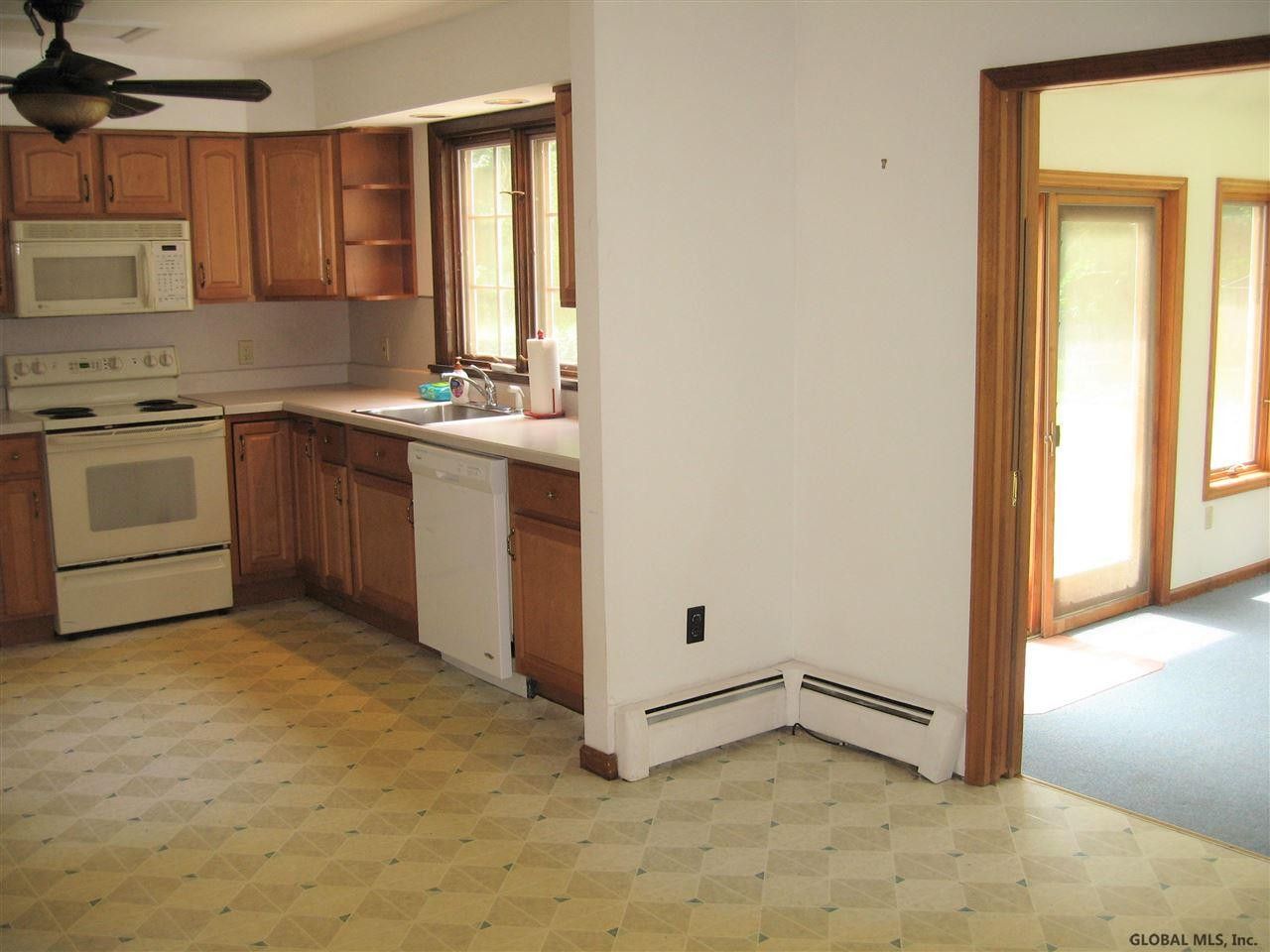 1265 Hempstead Road Niskayuna, NY 12309 - Photo 17 of 36 Photo 17