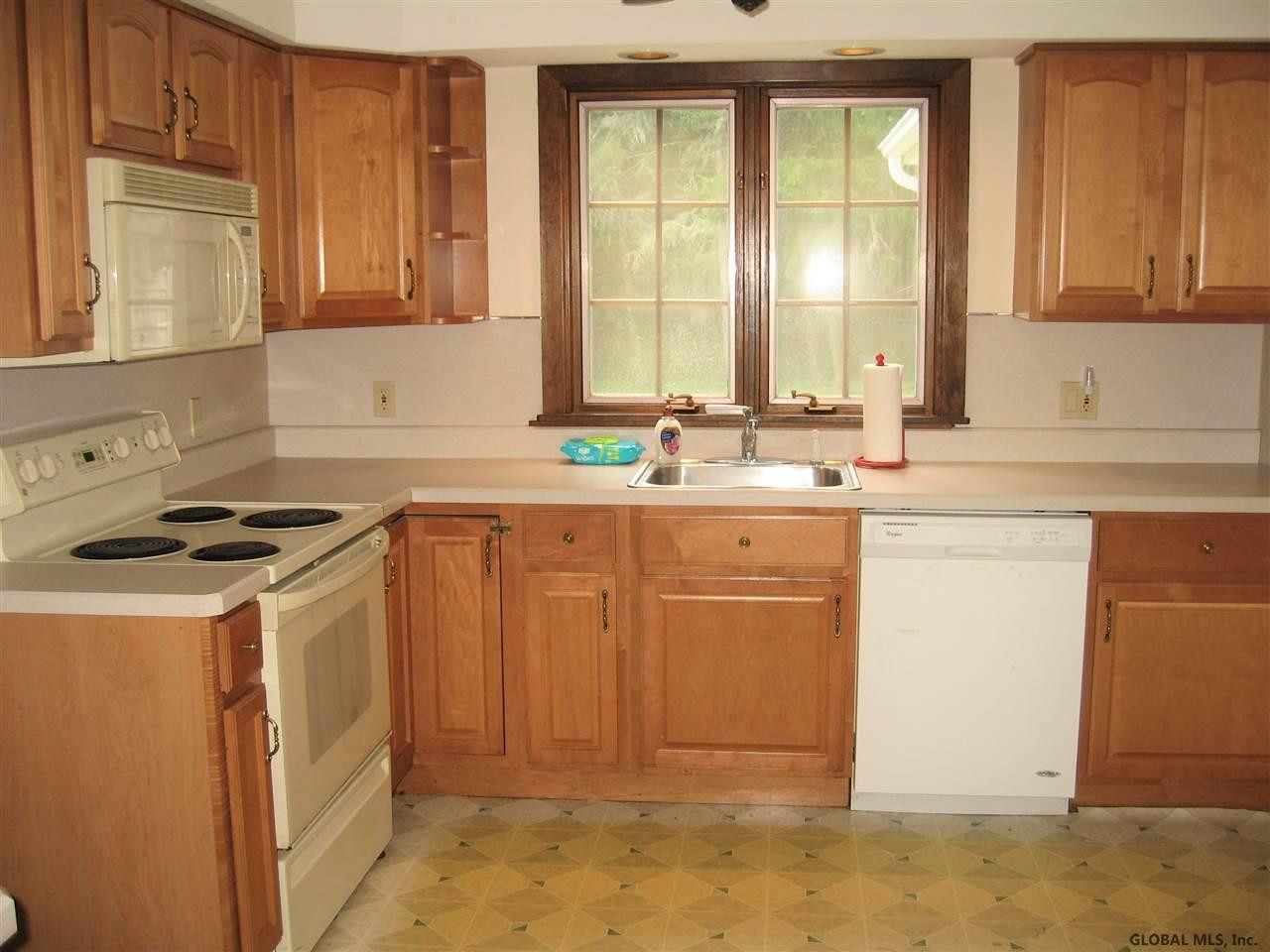 1265 Hempstead Road Niskayuna, NY 12309 - Photo 18 of 36 Photo 18
