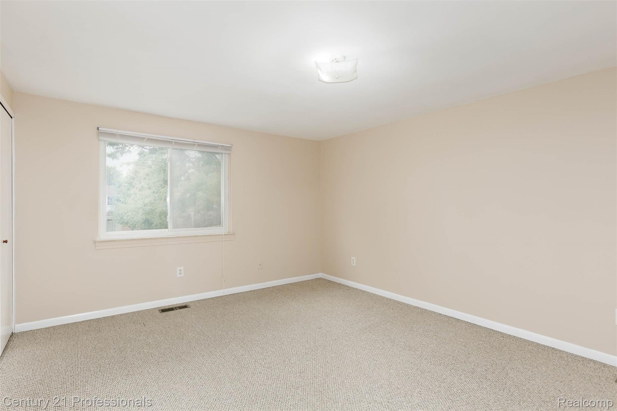 3154 Elmcrest Road Sterling Heights, MI 48310 - Photo 21 of 34 3154 Elmcrest Rd-21.jpg
