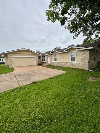 a view of front of house with a yard
