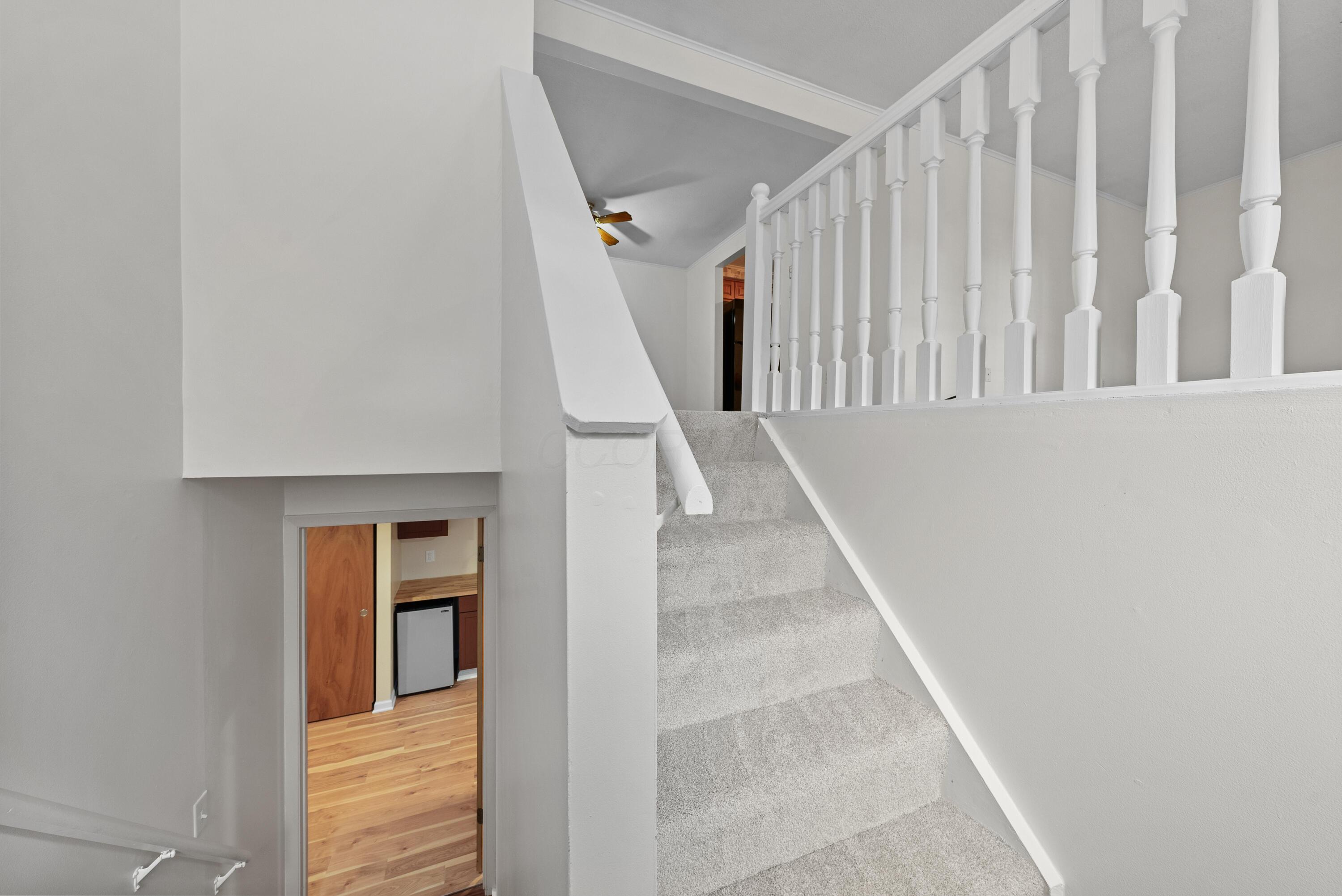 8106 Clouse Road New Albany, OH 43054 - Photo 23 of 47 Stairway
