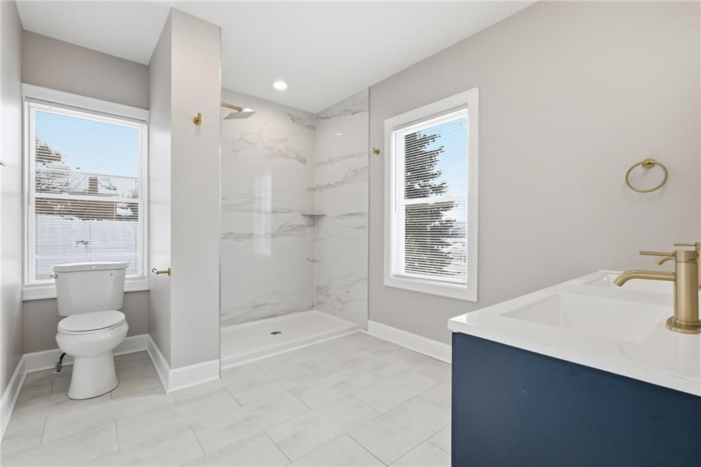 512 Pine Street Ambridge, PA 15003 - Photo 14 of 27 Primary Bath