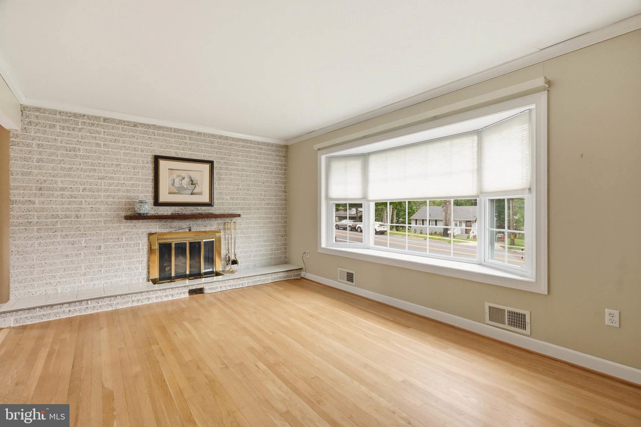 15605 Bond Mill Road Laurel, MD 20707 - Photo 4 of 36 Living room