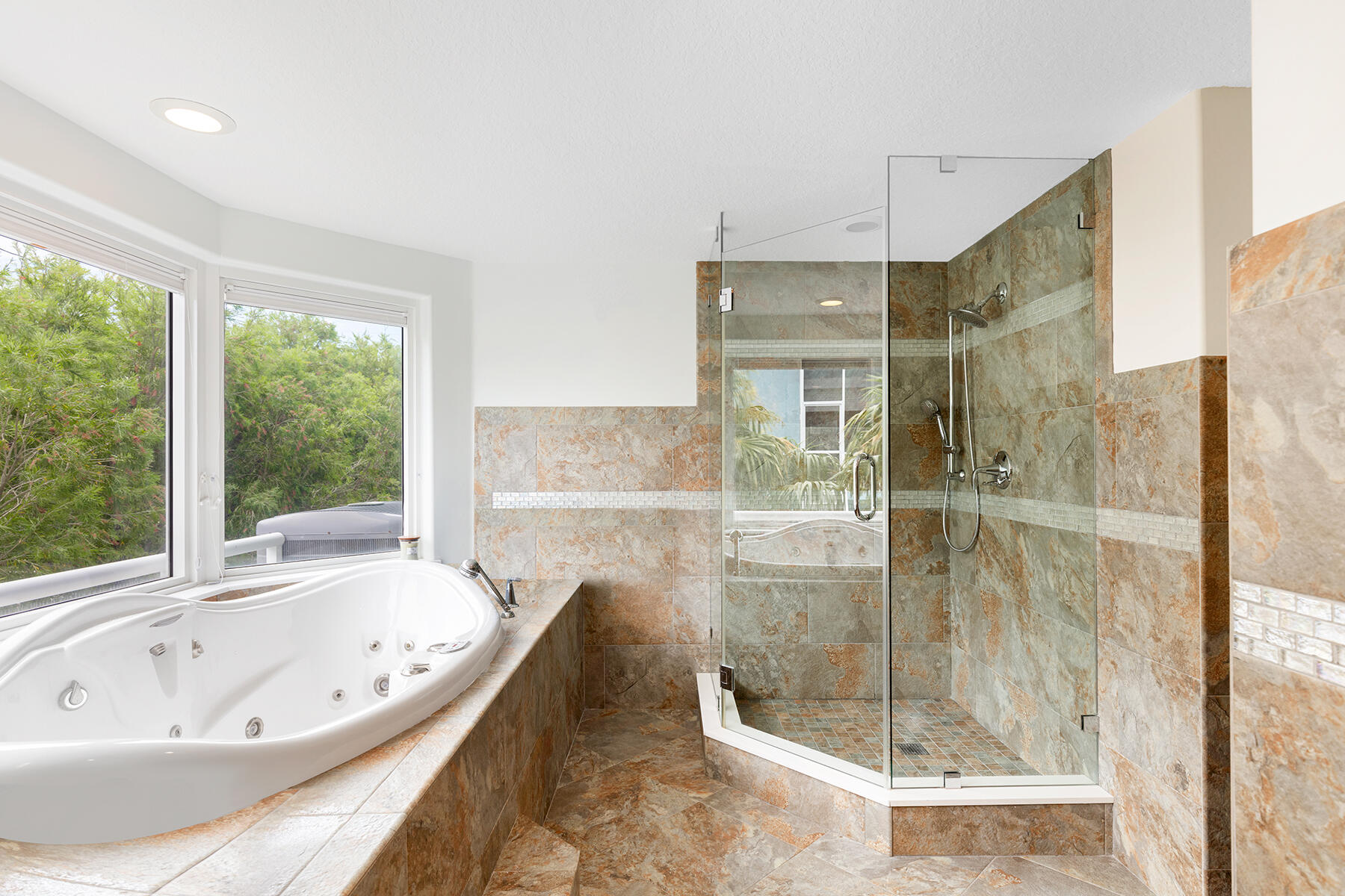 21 Mutiny Place Key Largo, FL 33037 - Photo 43 of 57 2nd level Master bath