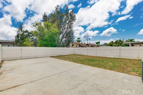a view of backyard space