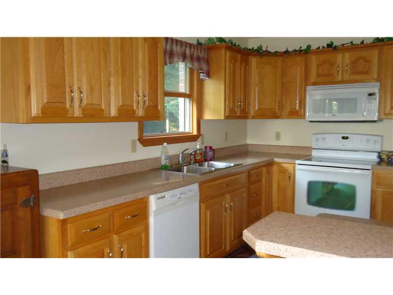 201 Harbison Road Valencia, PA 16059 - Photo 8 of 21 Kitchen.