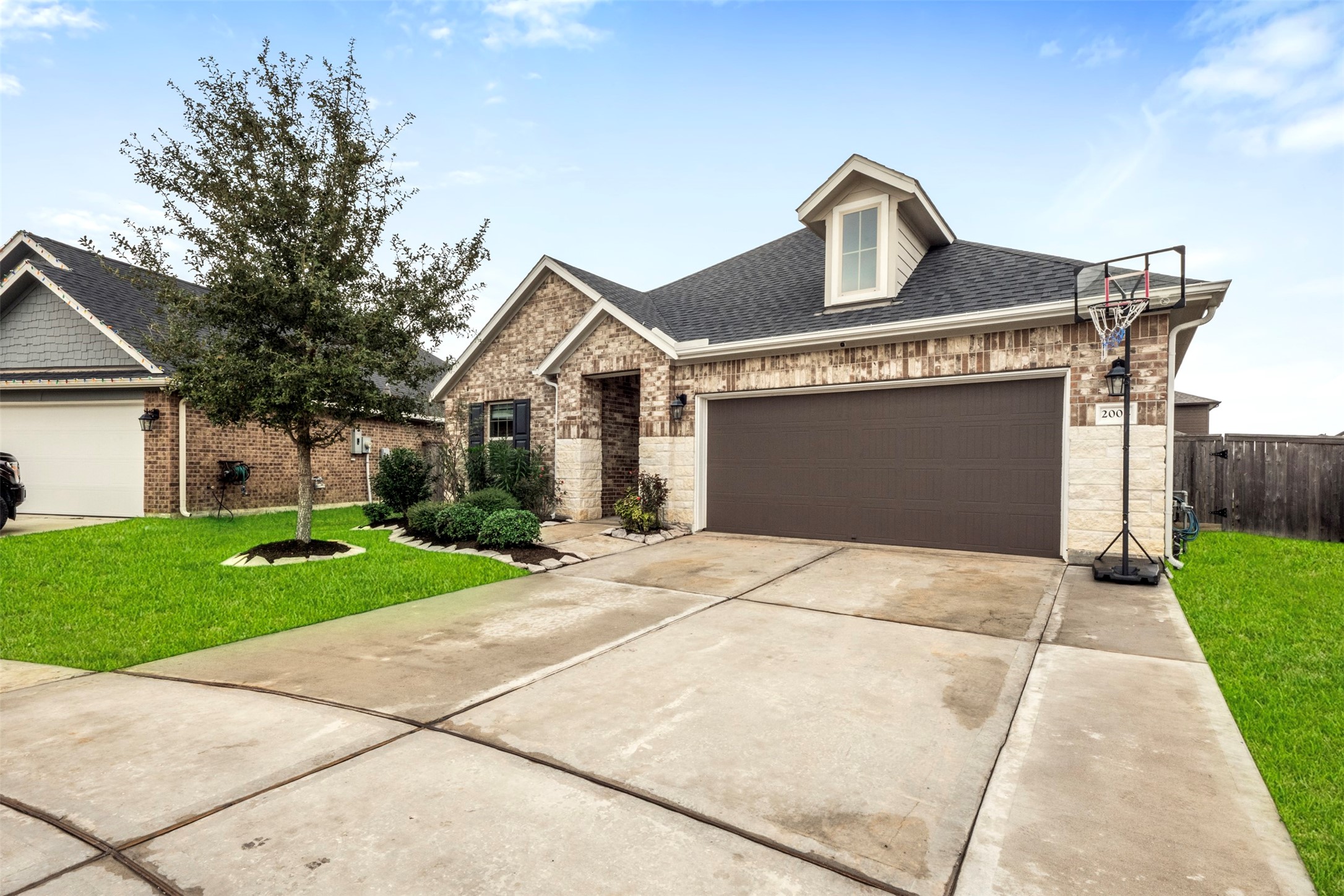 2004 Sadtler Ridge Circle La Porte, TX 77571 - Photo 3 of 23 a front view of a house with a yard and garage