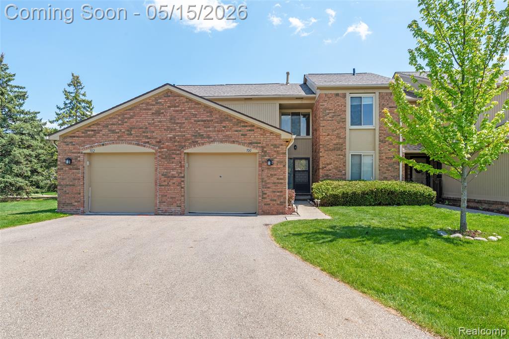 700 Tennyson Rochester Hills, MI 48307 - Photo 2 of 32