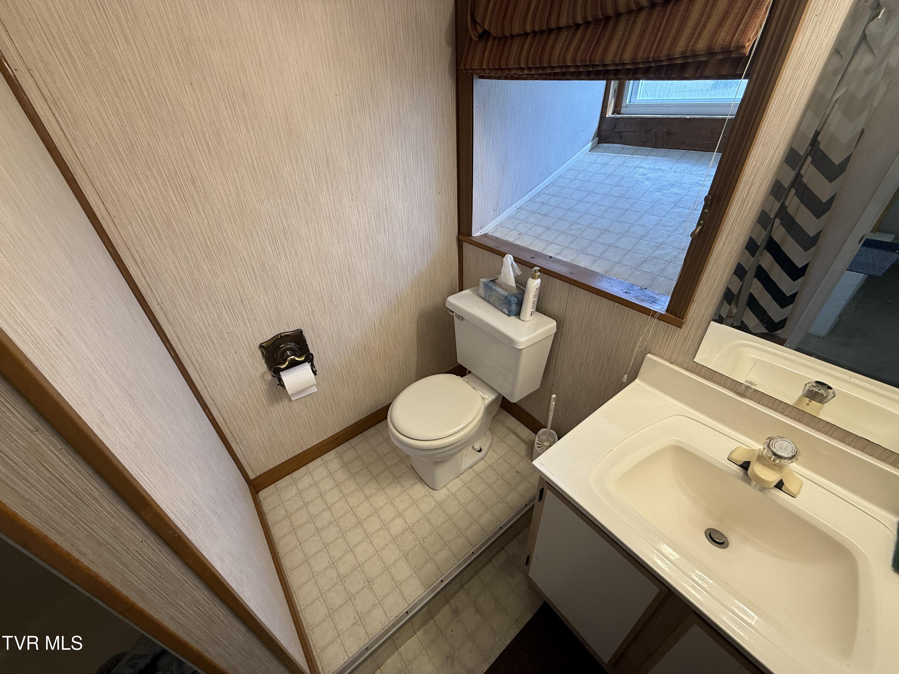 315 9th Street Erwin, TN 37650 - Photo 11 of 13 315 9th Basement Bathroom