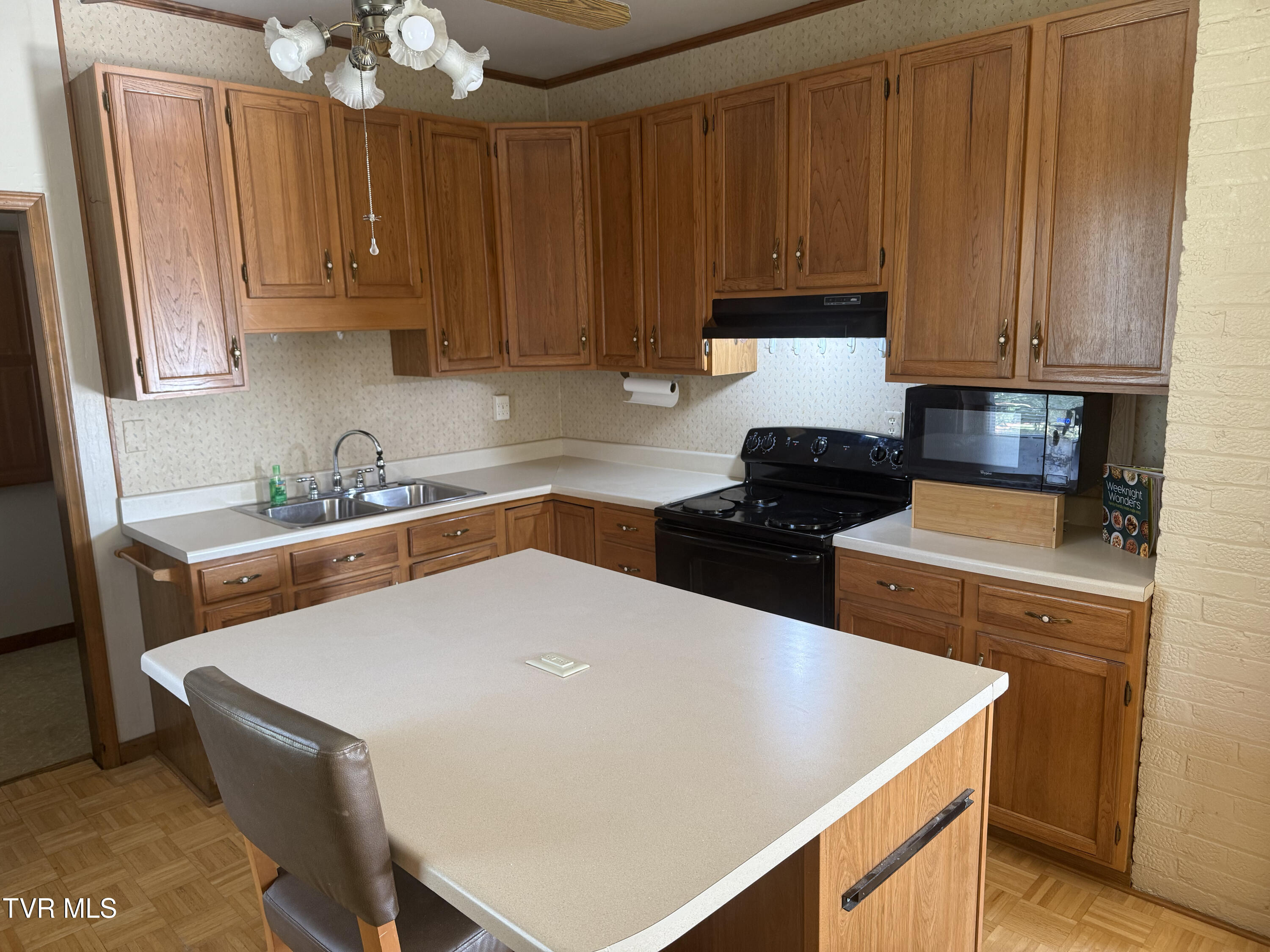 315 9th Street Erwin, TN 37650 - Photo 3 of 13 315 9th Kitchen Island