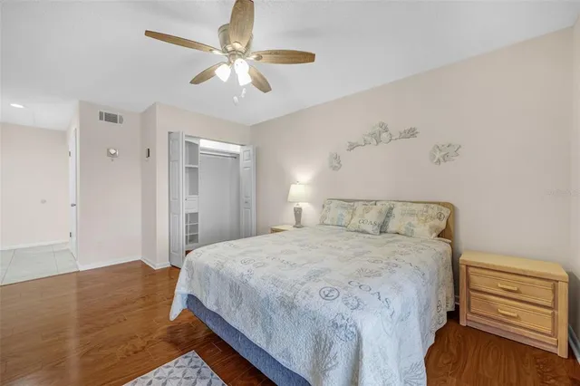 a en suite bathroom with a sink and a mirror