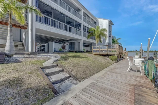 $298,000 | 803 Bahia Del Sol Drive, Unit B, Ruskin, FL 33570