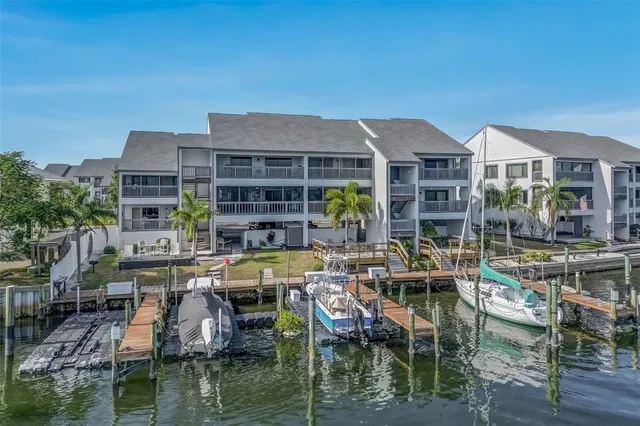 $298,000 | 803 Bahia Del Sol Drive, Unit B, Ruskin, FL 33570