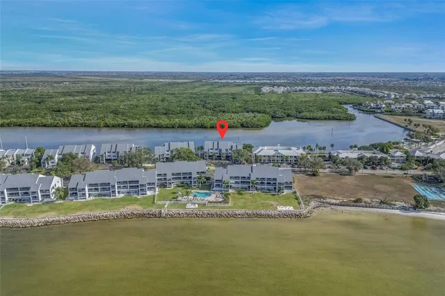 $298,000 | 803 Bahia Del Sol Drive, Unit B, Ruskin, FL 33570