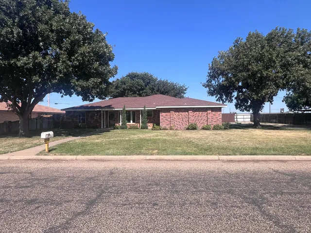 $260,000 | 807 Arrah, Friona, TX 79035