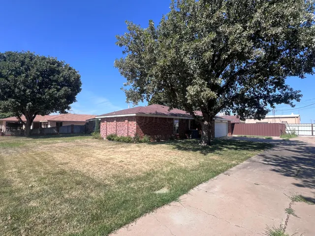 $260,000 | 807 Arrah, Friona, TX 79035