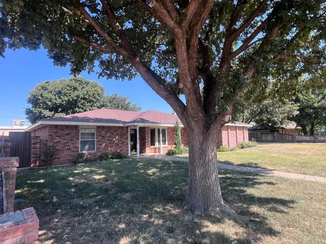$260,000 | 807 Arrah, Friona, TX 79035