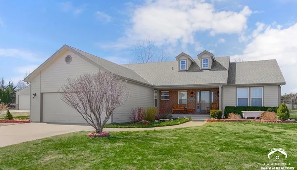 $600,000 | 1885 East 1700th Road, Lawrence, KS 66044