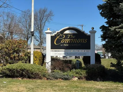 $289,000 | 11 Edmunton Drive, Unit E5, North Babylon, NY 11703