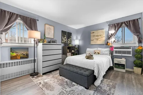 $289,000 | 11 Edmunton Drive, Unit E5, North Babylon, NY 11703